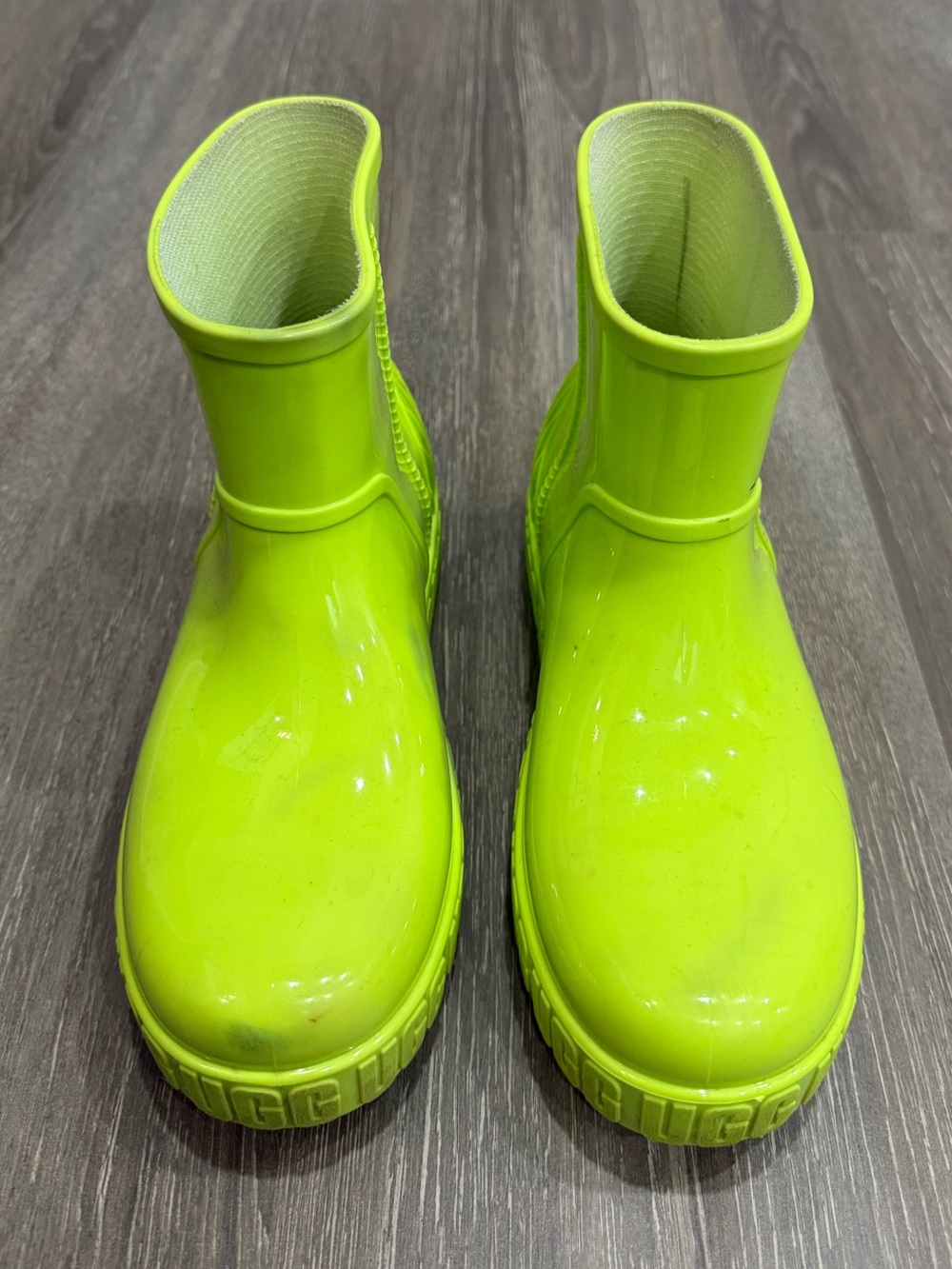 UGG’s Neon Green Waterproof Rain Boots - Picture 6 of 12
